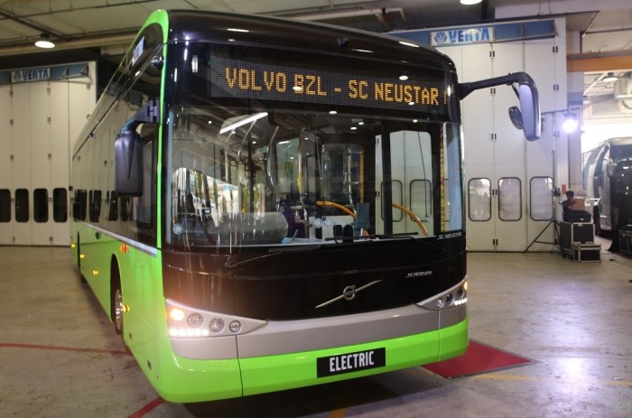 Singapore test volvo self driving bus