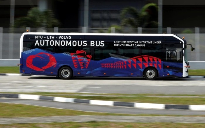 Singapore test volvo self driving bus